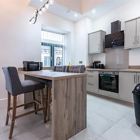 1 Bed Flat, Perfect For Exploring Bradford Apartment