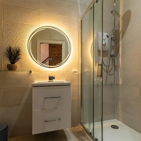 1 Bed Flat, Perfect For Exploring Bradford * Bradford (West Yorkshire)